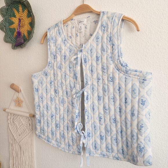 Japna Quilted Vest Tie Front White with Blue Floral Print Size XL - Picture 3 of 10